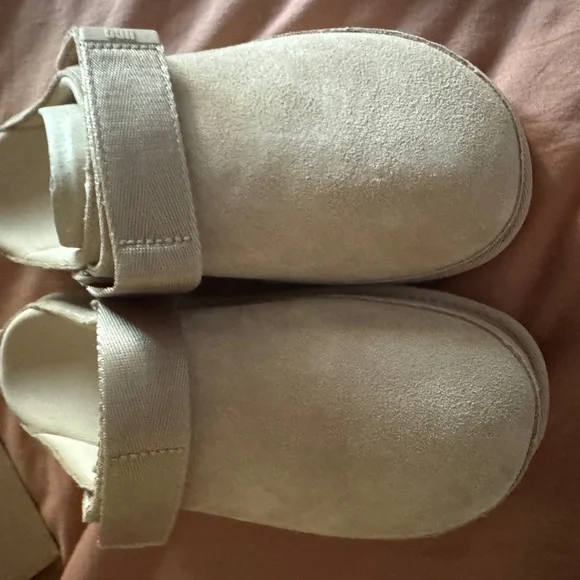 NEW in box Ugg goldstar clogs - Picture 6 of 7